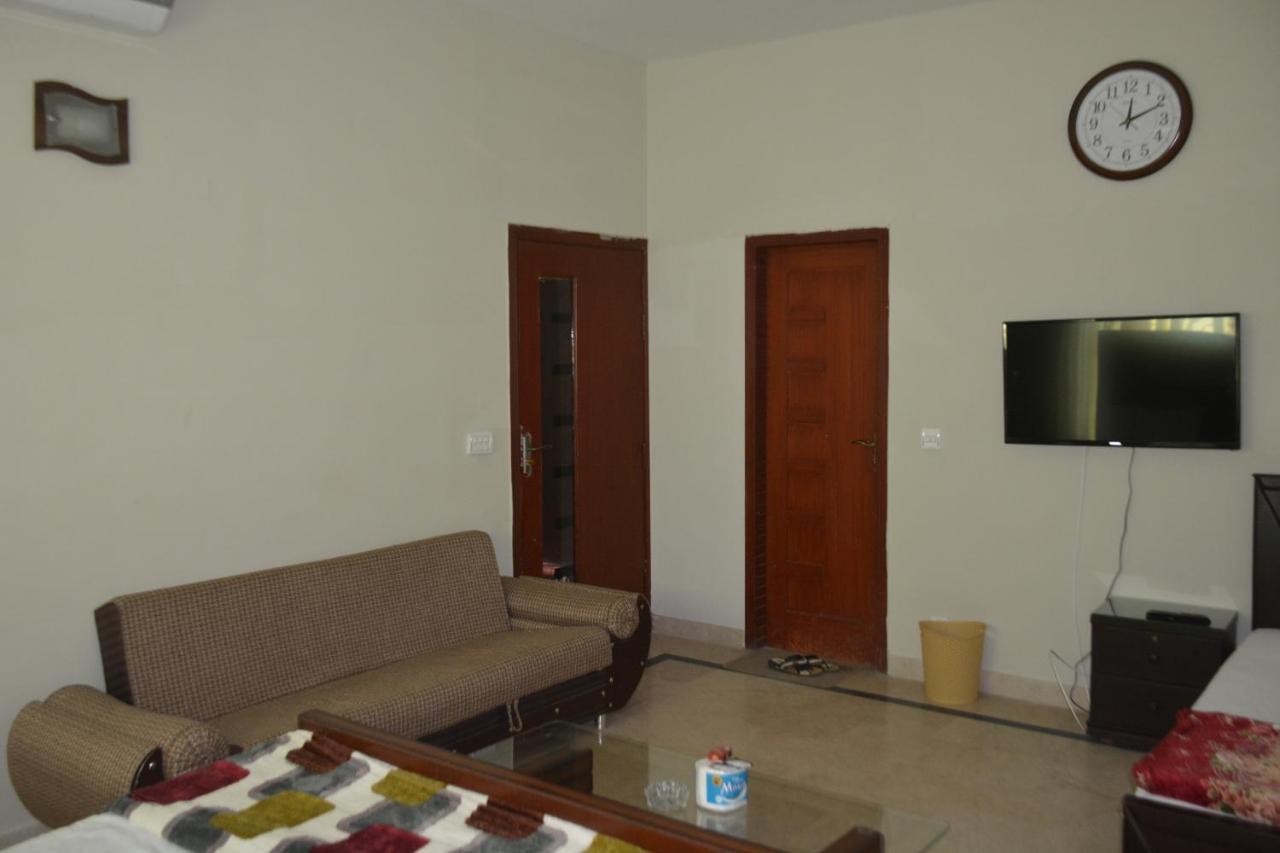 Hotel The Travelers Den Islamabad Exterior foto