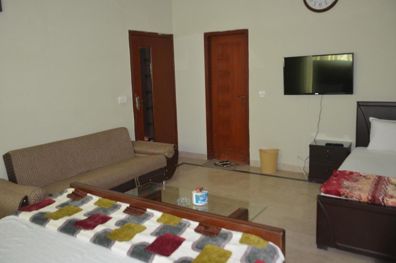Hotel The Travelers Den Islamabad Exterior foto