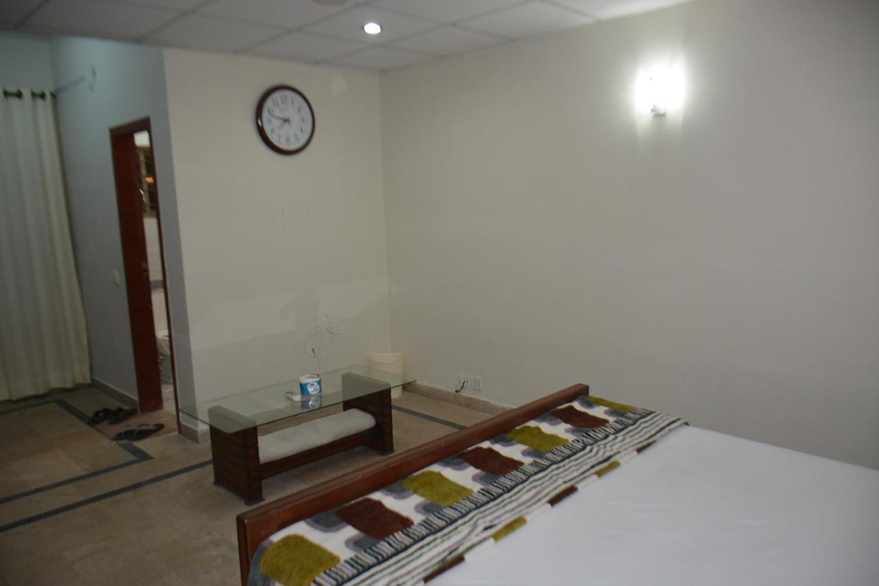 Hotel The Travelers Den Islamabad Exterior foto