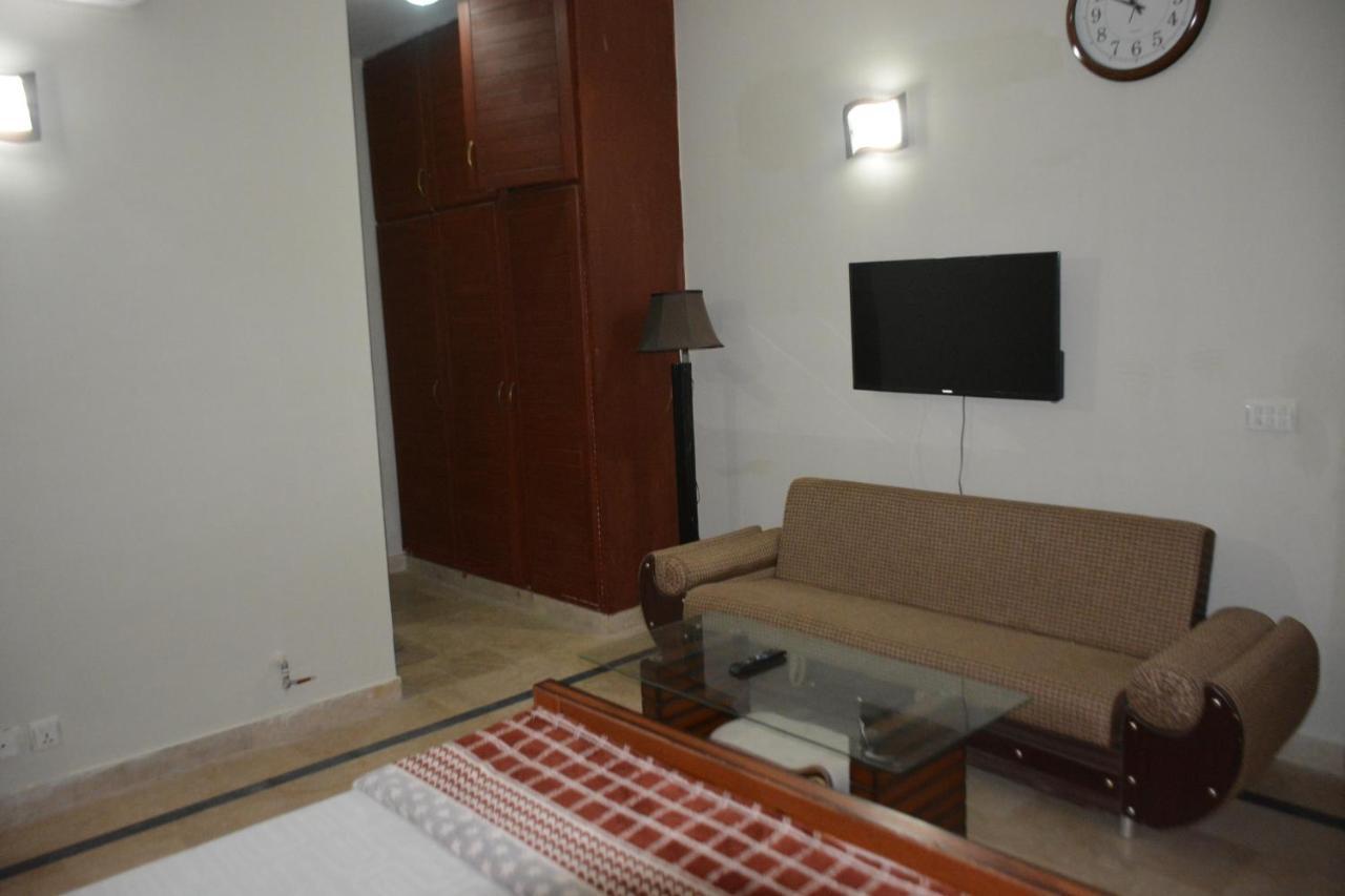 Hotel The Travelers Den Islamabad Exterior foto