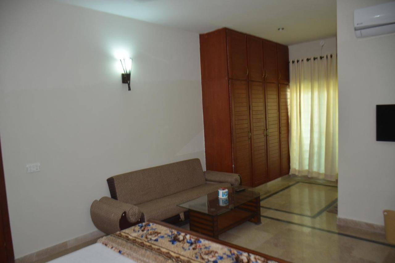 Hotel The Travelers Den Islamabad Exterior foto